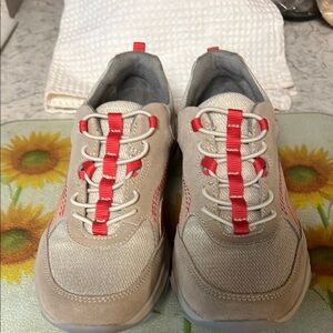 Earth Origins Tan and Red Athletic Shoes Comfortable Design
